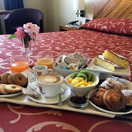 Mh Hotel Piacenza Fiera Eksteriør bilde