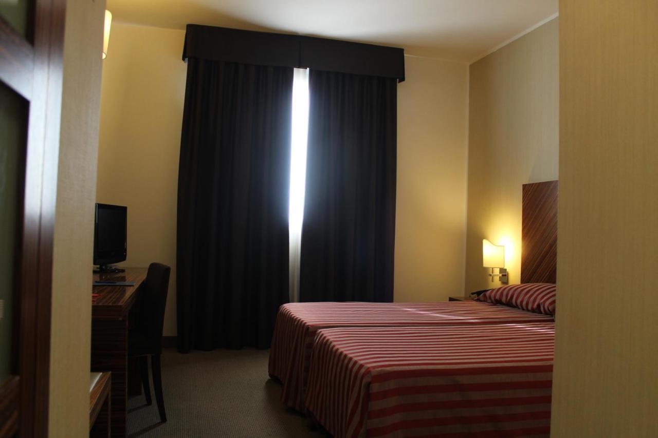 Mh Hotel Piacenza Fiera Eksteriør bilde