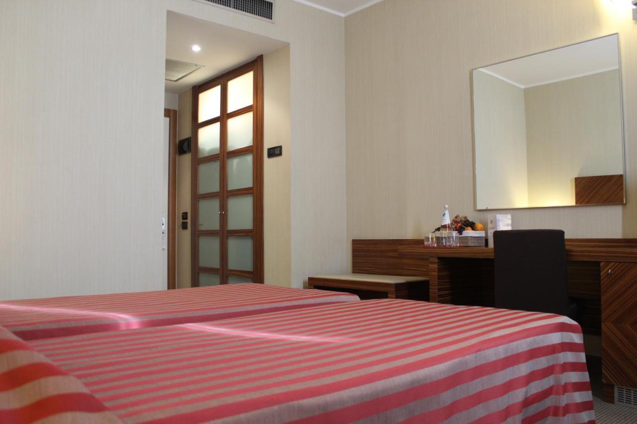 Mh Hotel Piacenza Fiera Eksteriør bilde