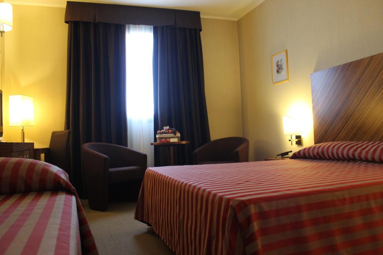 Mh Hotel Piacenza Fiera Eksteriør bilde