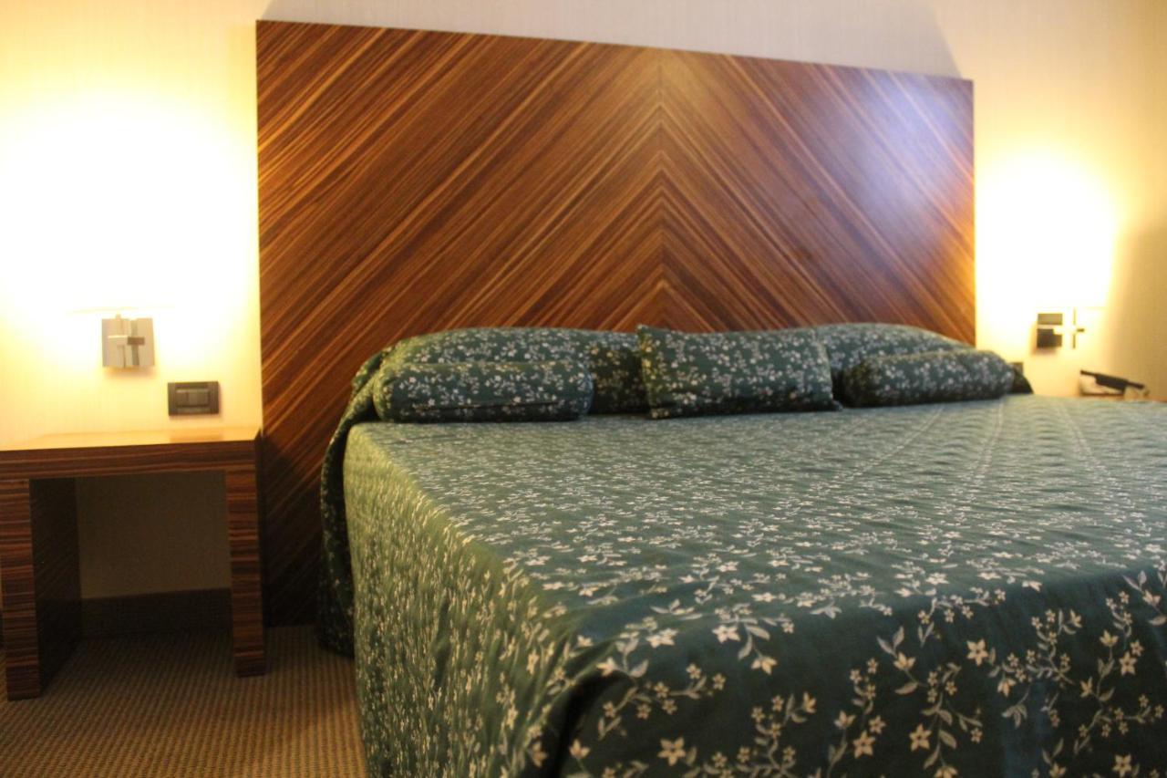 Mh Hotel Piacenza Fiera Eksteriør bilde
