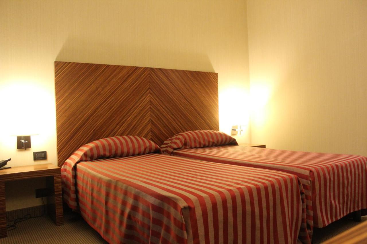 Mh Hotel Piacenza Fiera Eksteriør bilde