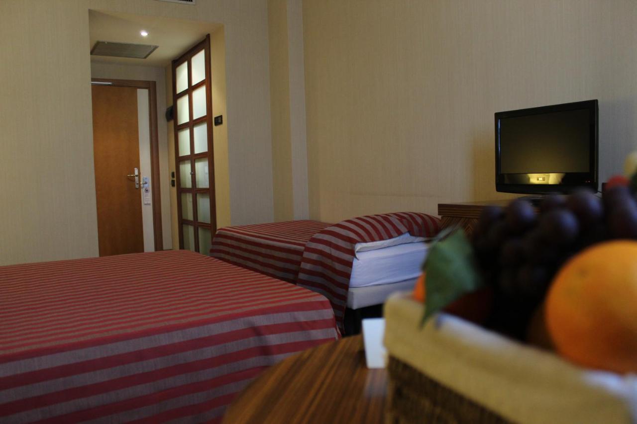 Mh Hotel Piacenza Fiera Eksteriør bilde