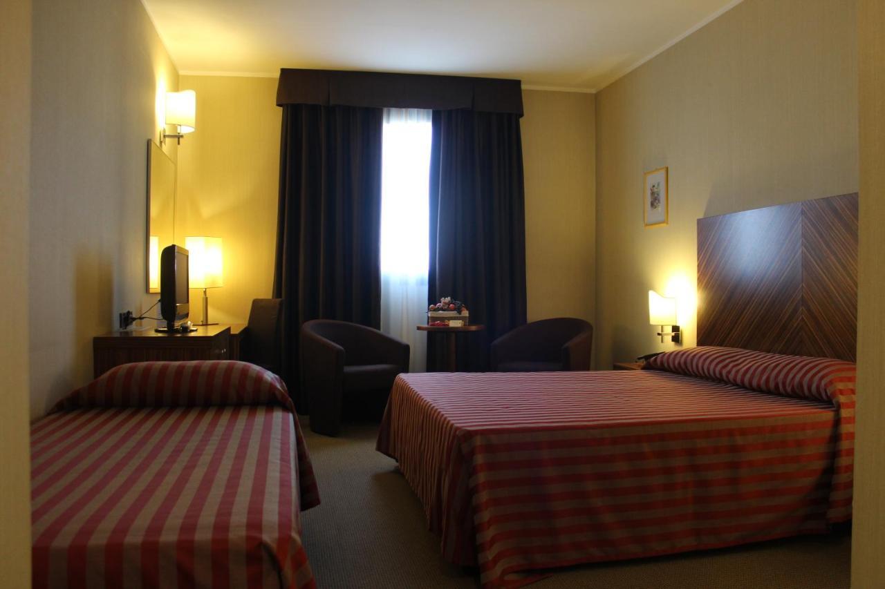 Mh Hotel Piacenza Fiera Eksteriør bilde