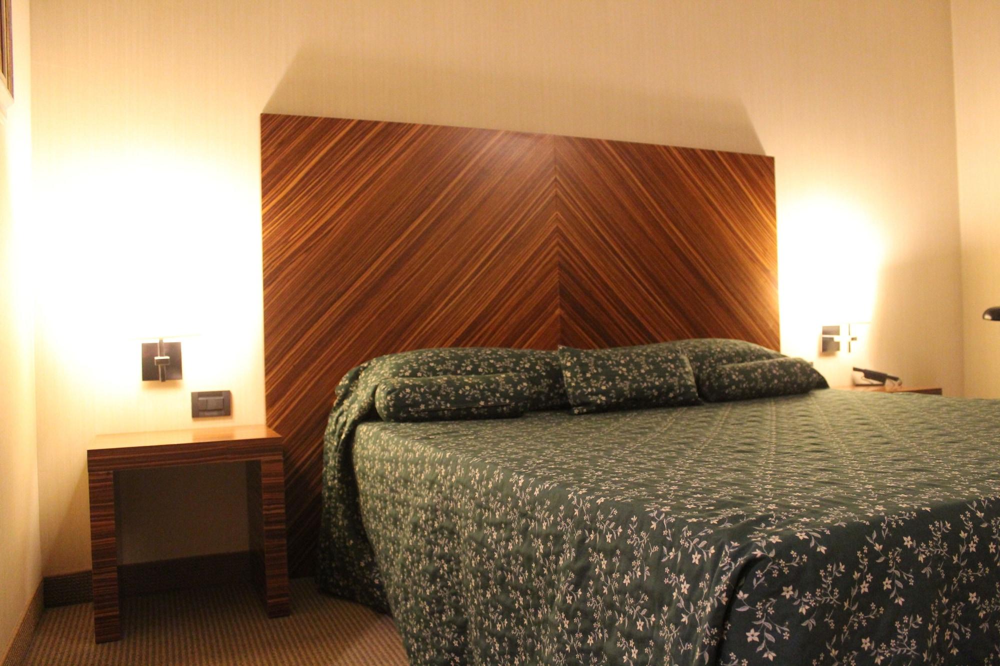 Mh Hotel Piacenza Fiera Eksteriør bilde