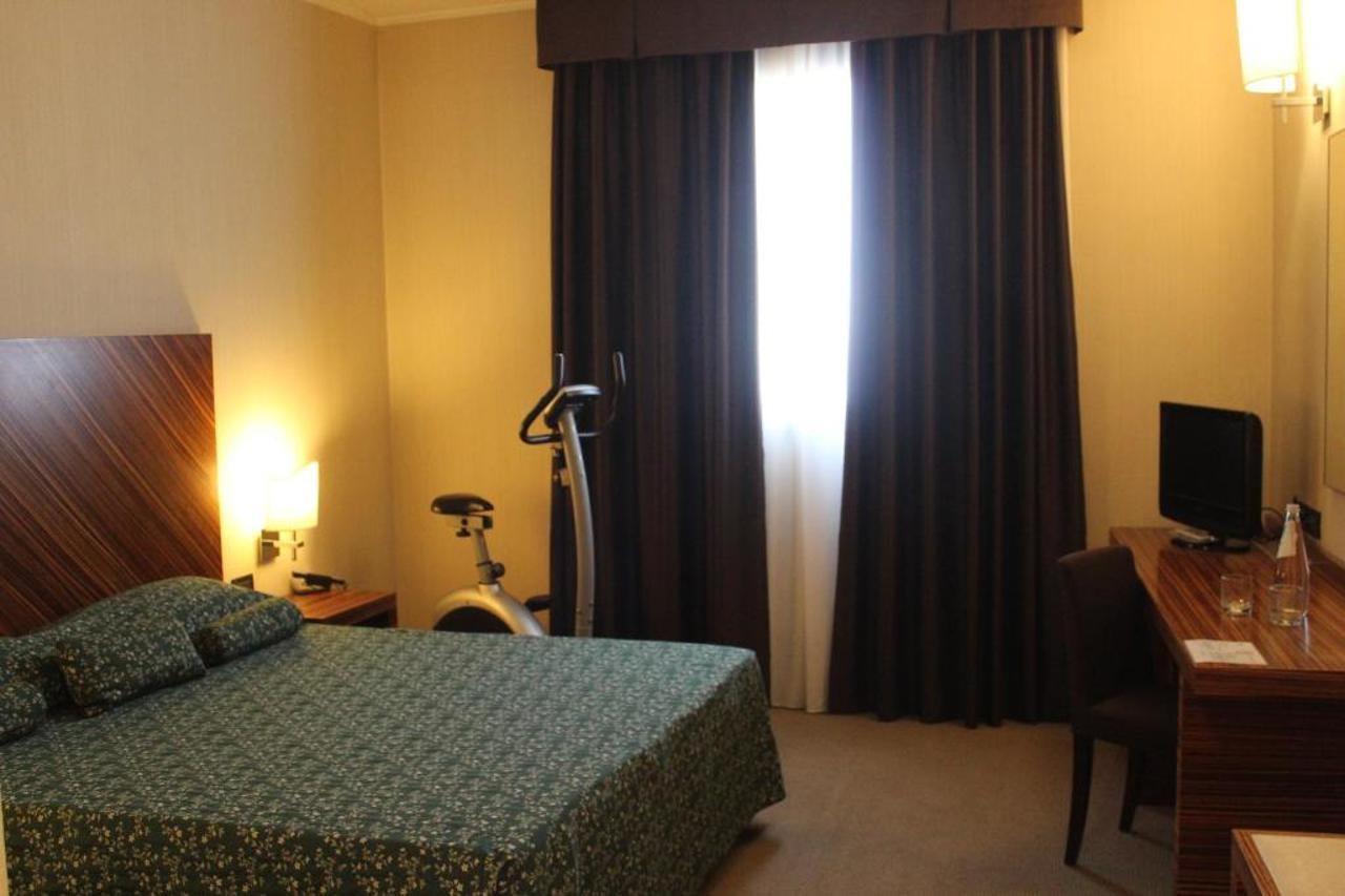 Mh Hotel Piacenza Fiera Eksteriør bilde