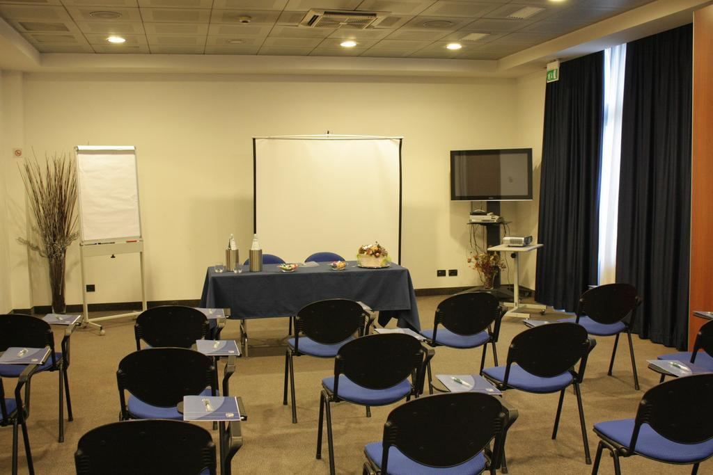 Mh Hotel Piacenza Fiera Eksteriør bilde