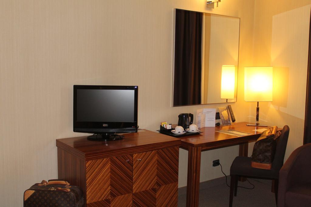 Mh Hotel Piacenza Fiera Eksteriør bilde